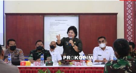 bupati_karo_hadiri_rapat_rencana_pembangunan_jalan_menuju_desa_liang_melas_datas