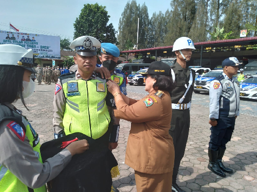 bupati_karo_pimpin_gelar_pasukan_ops_ketupat_toba_2023