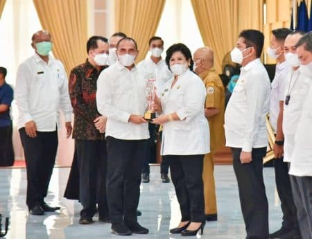 bupati_karo_raih_juara_ii_lomba_inovasi_perangkat_daerah_sumut_2021