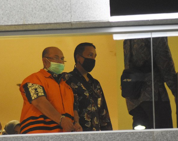 bupati_kutai_timur_ditetapkan_kpk_tersangka_kasus_suap_nasdem_pecat_ismunandar