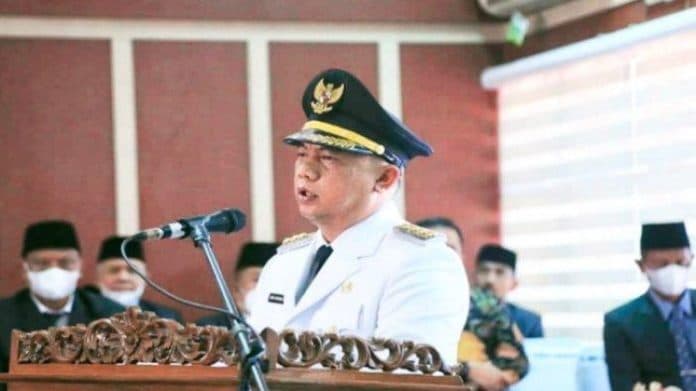 bupati_labuhanbatu_erik_adtrada_ritonga_terjerat_ott_kpk