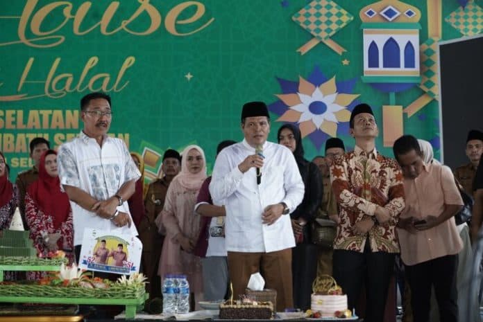 bupati_labusel_gelar_open_house_ajak_masyarakat_saling_membersihkan_diri