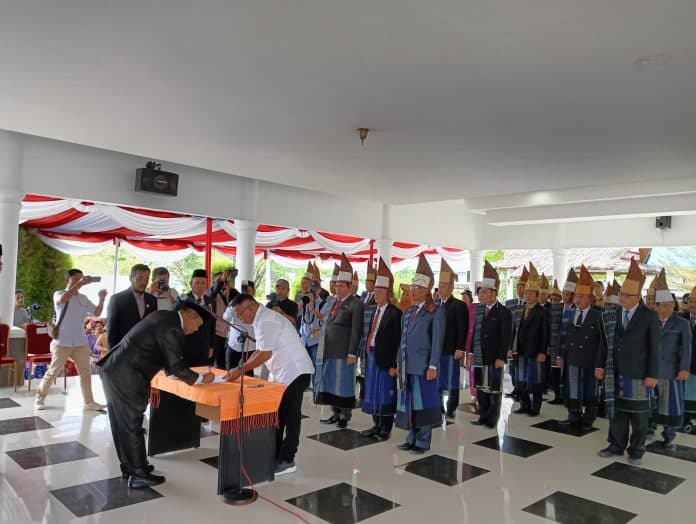 bupati_lantik_51_pejabat_di_pemkab_simalungun_kadis_pendidikan_dijabat_sudiahman_sumbayak