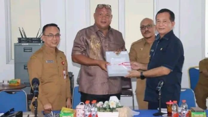 bupati_nias_utara_pimpin_penandatanganan_pakta_integritas