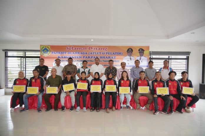bupati_pakpak_bharat_berikan_apresiasi_bagi_atlet_berprestasi