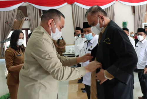 bupati_pakpak_bharat_lantik_30_dewan_hakim_mtq_ke_ixx