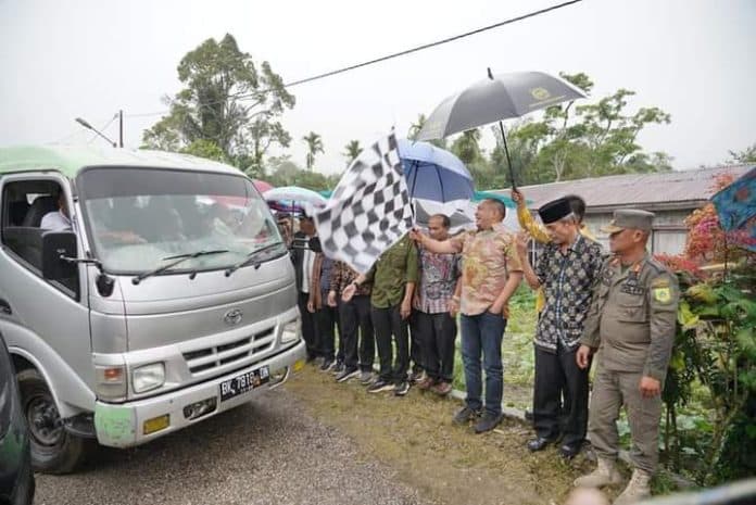bupati_pakpak_bharat_launching_bus_sekolah_gratis
