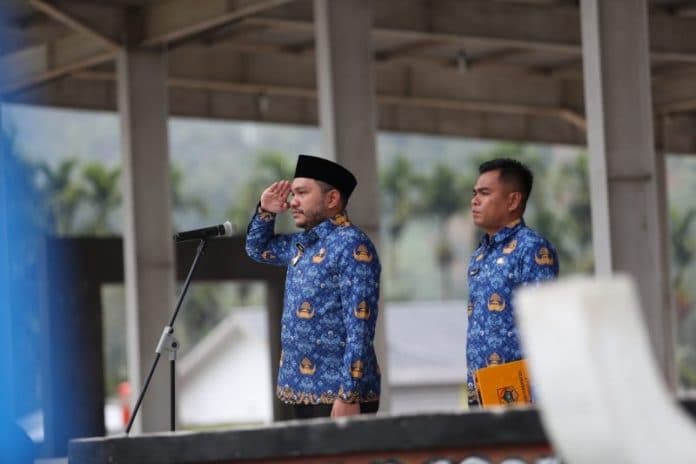 bupati_pakpak_bharat_pimpin_upacara_hari_pahlawan
