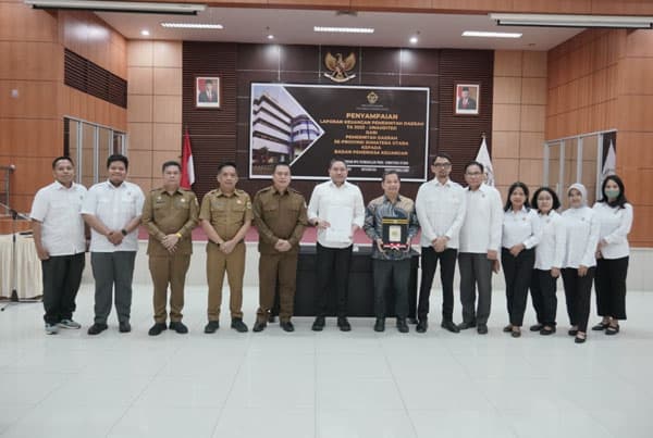 bupati_pakpak_bharat_serahkan_dokumen_laporan_keuangan_ke_bpk_ri