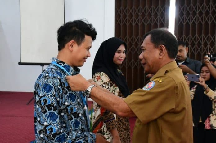 bupati_petugas_verifikasi_harus_berikan_data_warga_miskin_deli_serdang_yang_akurat_dan_lengkap