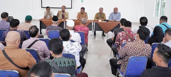 bupati_radiapoh_bahas_rencana_pembangunan_kecamatan_bandar_bersama_tokoh_agama_dan_masyarakat