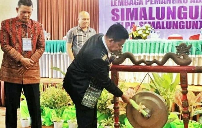 bupati_radiapoh_minta_lpa_jadi_lembaga_pelestari_adat_dan_budaya_simalungun