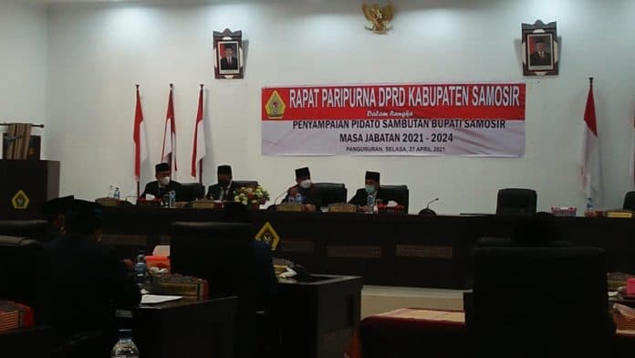 bupati_samosir_sampaikan_pidato_perdana_pada_rapat_paripurna_dprd