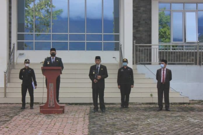 bupati_samosir_satukan_perbedaan_mari_bergandengan_tangan