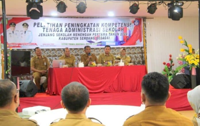 bupati_sergai_ingin_tenaga_administrasi_sekolah_miliki_kompetensi