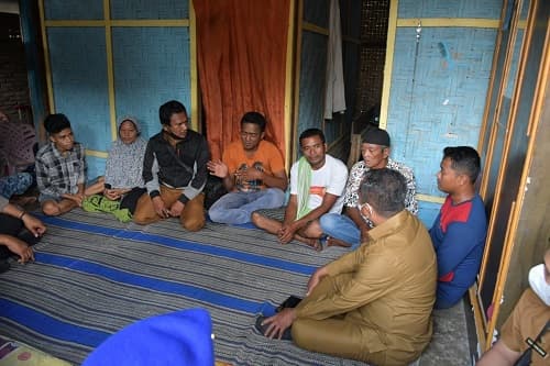 bupati_sergai_kunjungi_keluarga_korban_kapal_nelayan_yang_tenggelam