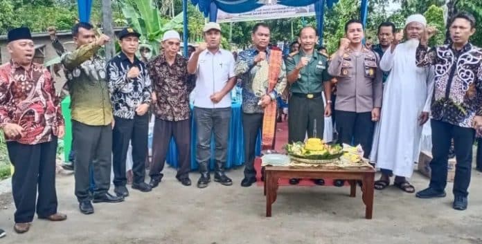 bupati_sergai_resmikan_jembatan_penghubung_di_desa_dolok_merawan