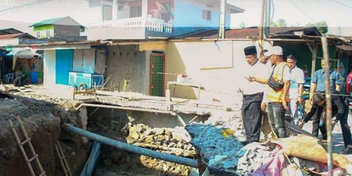 bupati_simalungun_ingatkan_pekerjaan_proyek_perbaikan_jalan_jangan_asal_jadi