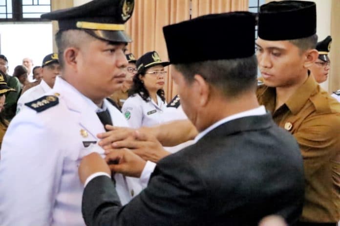 bupati_simalungun_lantik_camat_minta_tinggal_di_wilayah_kerja
