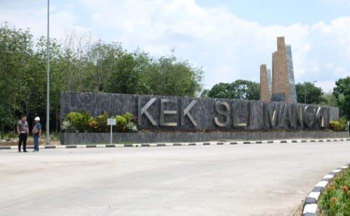 bupati_simalungun_minta_perusahaan_di_kek_sei_mangkei_penuhi_kewajiban