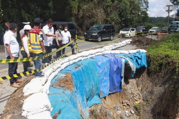 bupati_simalungun_minta_pihak_bbpjn_segera_tangani_longsor_di_sepanjang_jalan_siantar_parapat