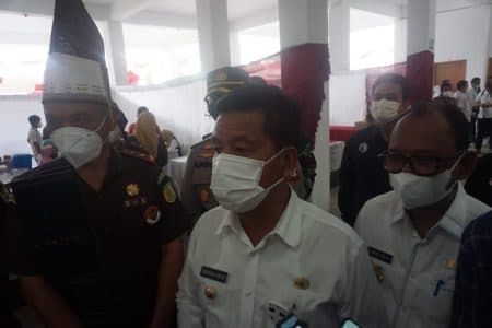bupati_simalungun_pendistribusian_dan_pembagian_vaksin_ke_daerah_tak_proporsional