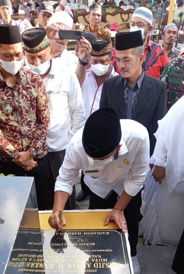 bupati_simalungun_resmikan_masjid_akbar_al_barokah_nagori_bandar_tongah