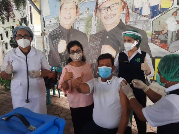 bupati_simalungun_terpilih_radiapoh_hasiholan_sinaga_divaksinasi_covid_19_tahap_i
