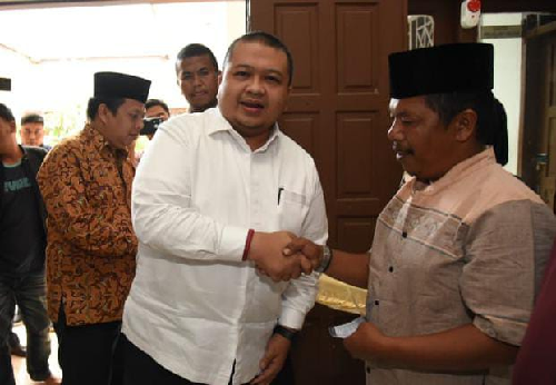 bupati_tapsel_minta_46_orang_penerima_manfaat_bsps_dilayani_maksimal