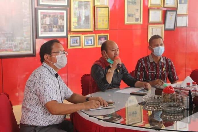 bupati_taput_bahas_produksi_dan_ekspor_nenas_dengan_dubes_jepang
