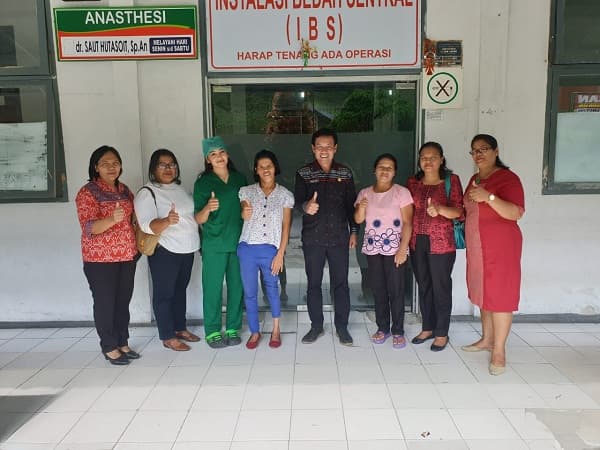 bupati_taput_bantu_warga_pasutri_penderita_disabilitas