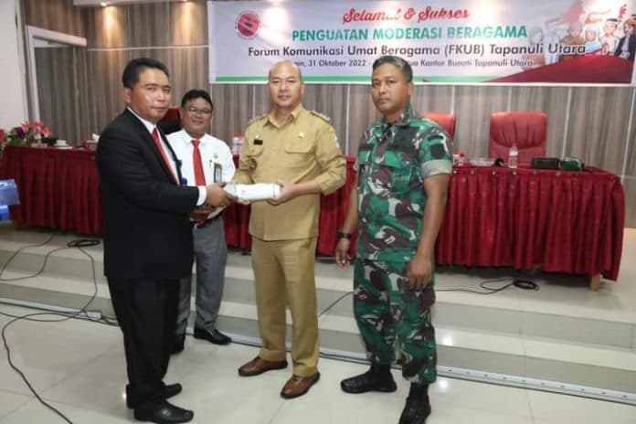 bupati_taput_buka_penguatan_moderasi_umat_beragama