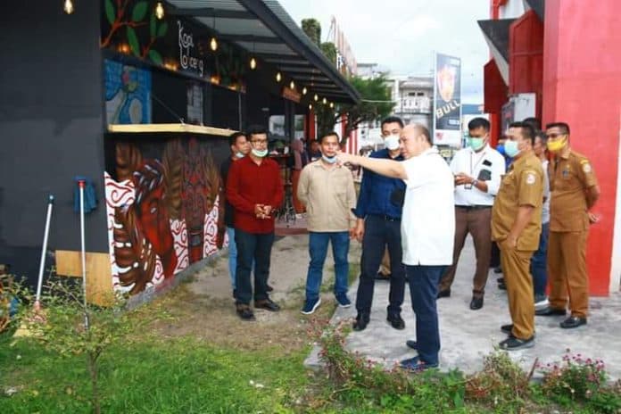 bupati_taput_dukung_cafe_dan_resto_usaha_anak_muda