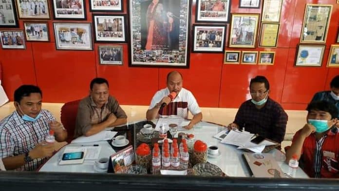 bupati_taput_gelar_diskusi_pengembangan_kawasan_danau_toba