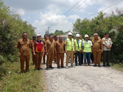 bupati_taput_groundbreaking_pembangunan_jalan_di_desa_bahal_batu_ii