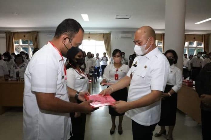 bupati_taput_ingatkan_pns_jadi_pelopor_bangun_bona_pasogit
