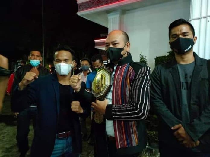 bupati_taput_jamu_juara_one_pride_mma_jeremy_siregar_juara_tinju_saroha_lumbantobing_juga_hadir