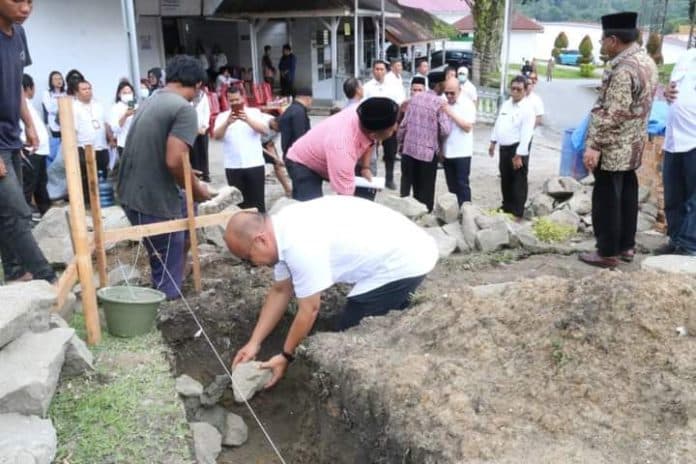 bupati_taput_resmikan_musollah_rsud_tarutung_dana_pembangunan_dikumpulkan_masyarakat