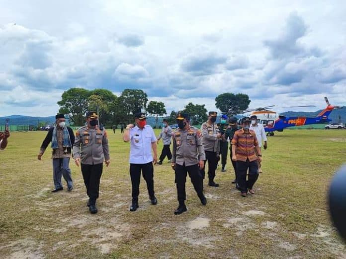 bupati_taput_sambut_kapolda_sumut_di_tarutung