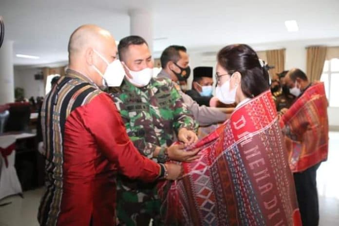 bupati_taput_terima_data_desa_presisi_dari_lppm_ipb_university