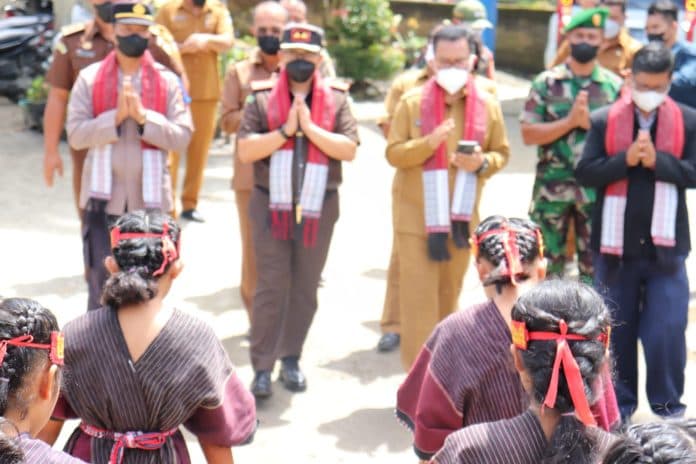 bupati_toba_ajak_kepsek_dan_guru_sosialisasikan_pendidikan_karakter_batak_naraja