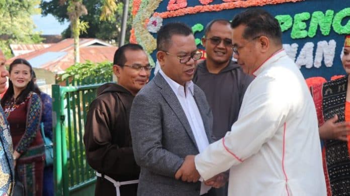 bupati_toba_ajak_umat_katolik_dukung_pembangunan_sektor_pariwisata