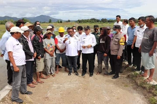 bupati_toba_edukasi_petani_pola_tanam_dua_kali_serentak