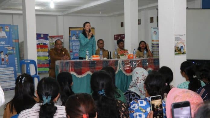 bupati_toba_mengajak_kader_kb_menjadi_moms_gen