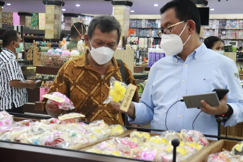 bupati_toba_optimalkan_peningkatan_penggunaan_produk_dalam_negeri