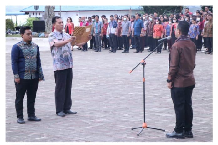 bupati_toba_poltak_sitorus_marah_kehadiran_pns_tidak_sesuai_daftar_absen