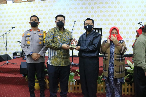 bupati_usulkan_pembentukan_pn_samosir_saat_kunker_ketua_ma_ri