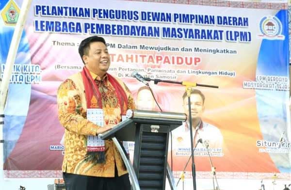 bupati_vandiko_gultom_minta_lpm_samosir_tidak_berorientasi_pada_uang
