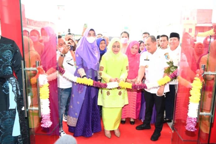 bupati_zahir_harap_dekranasda_batu_bara_dukung_umkm_agar_mampu_bersaing