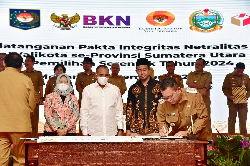 bupatiwali_kota_se_sumut_teken_pakta_integritas_netralitas_asn_pada_pemilu_2024